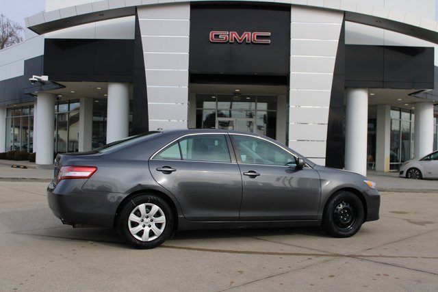Used 2010 Toyota Camry LE image 6