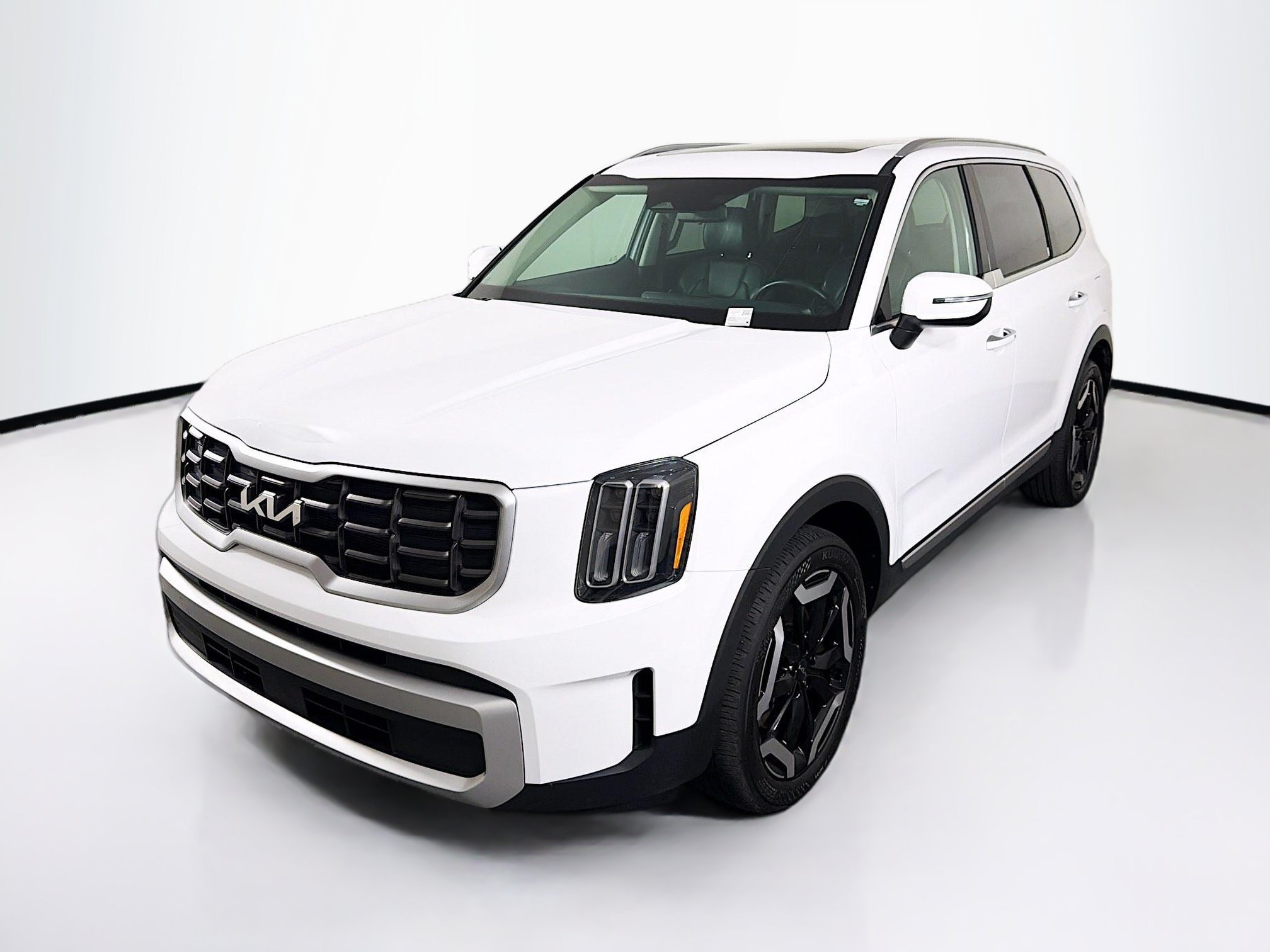 Used 2025 Kia Telluride S FWD image 3