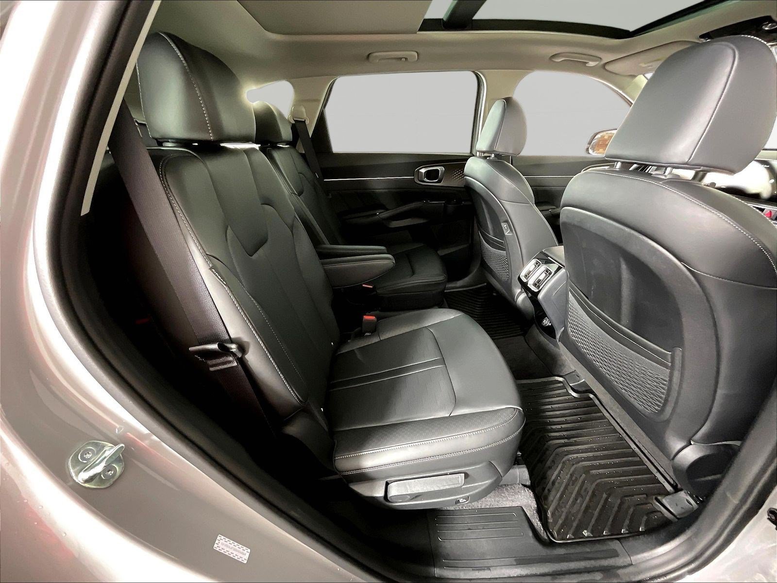 Certified 2025 Kia Sorento SX FWD image 25