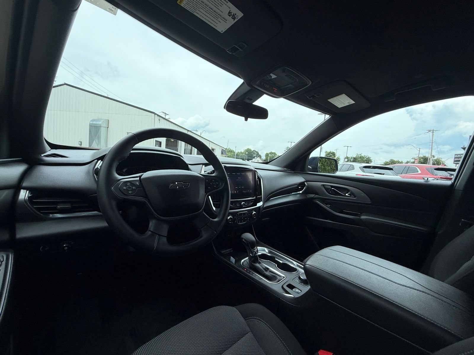 Used 2023 Chevrolet Traverse LT FWD image 17