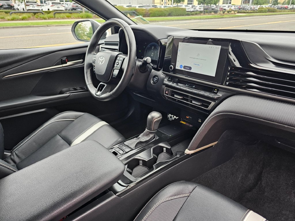 Used 2025 Toyota Camry SE FWD image 11