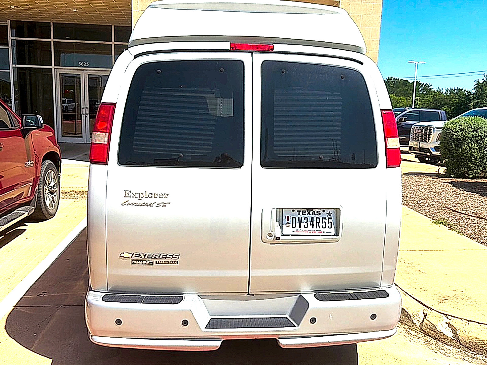 Used 2014 Chevrolet Express 1500 RWD image 3