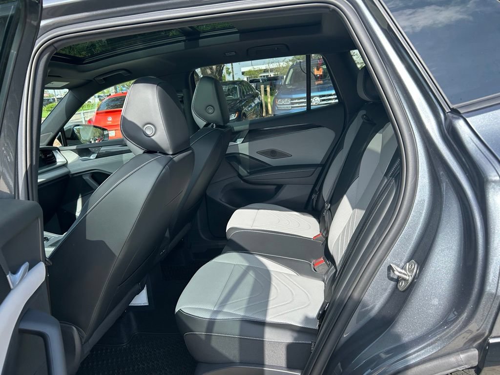 New 2026 Volkswagen Tiguan SE R-Line FWD image 41