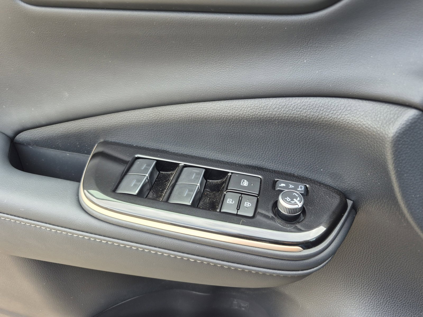 Used 2026 Toyota Crown XLE image 14