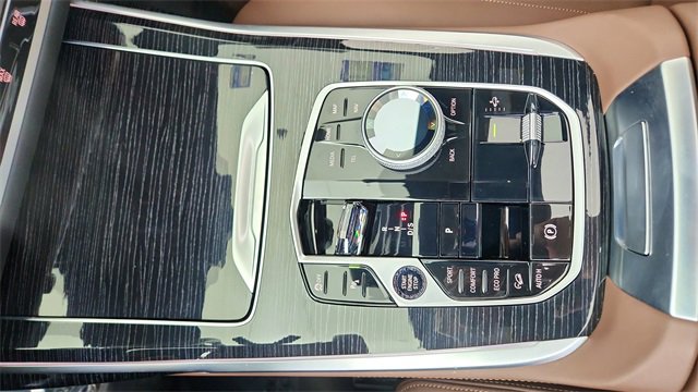 Used 2025 BMW X7 M60i image 52