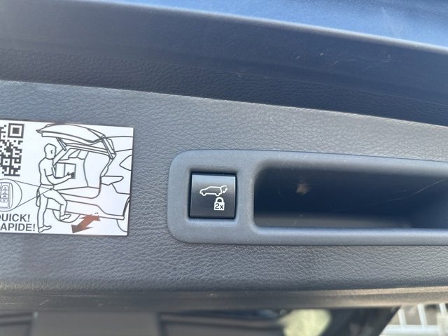 Used 2022 Toyota Sienna Limited image 19