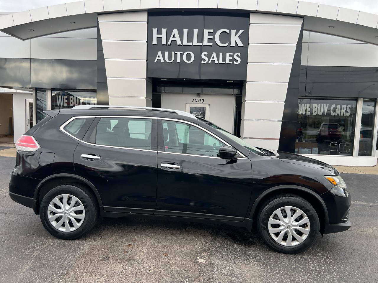 Used 2016 Nissan Rogue S image 1