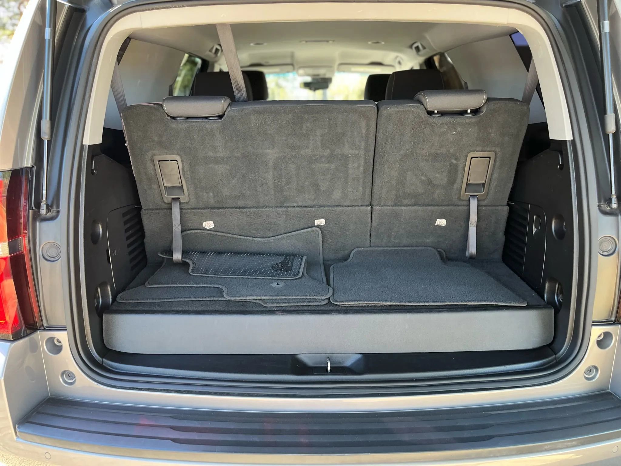 Used 2018 Chevrolet Tahoe LS w/ Enhanced Driver Alert Package RWD image 21