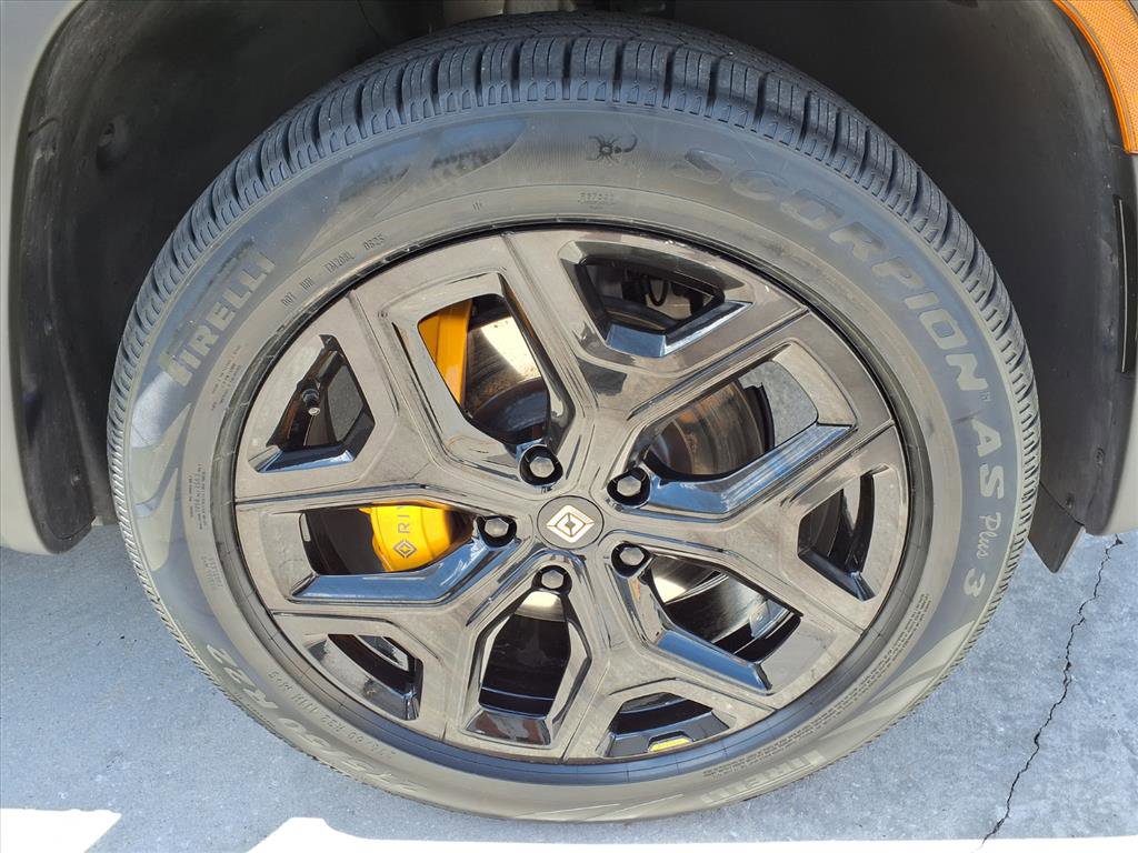Used 2025 Rivian R1S Premium AWD/4WD image 7