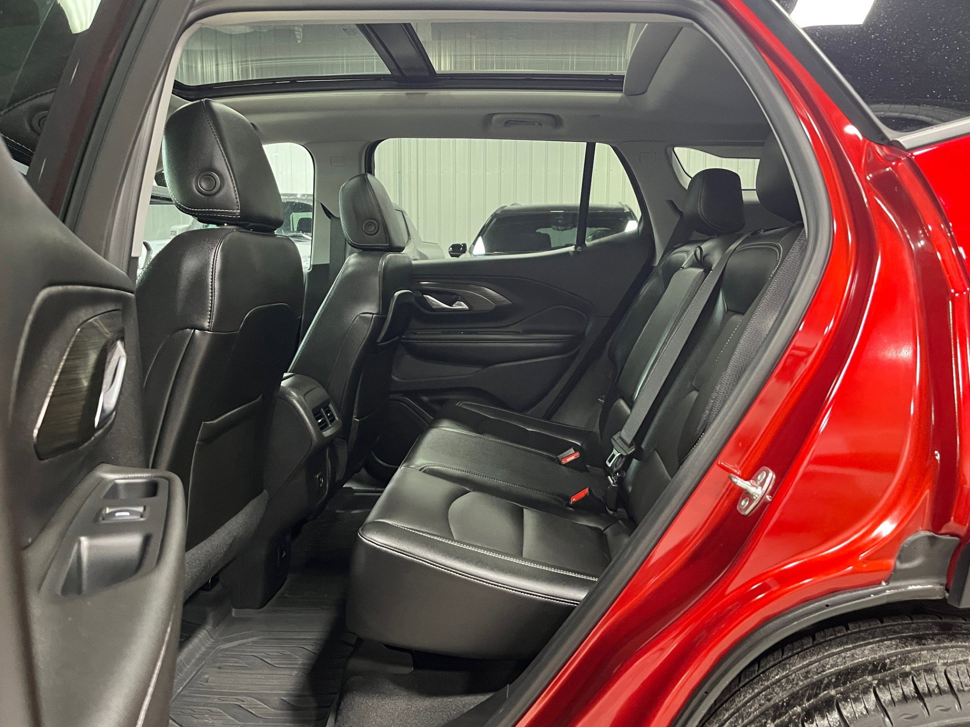 Certified 2024 GMC Terrain SLT w/ Infotainment Package II image 11