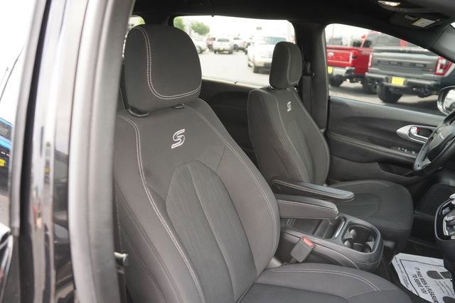 Used 2019 Chrysler Pacifica Touring Plus w/ S Appearance Package FWD image 21