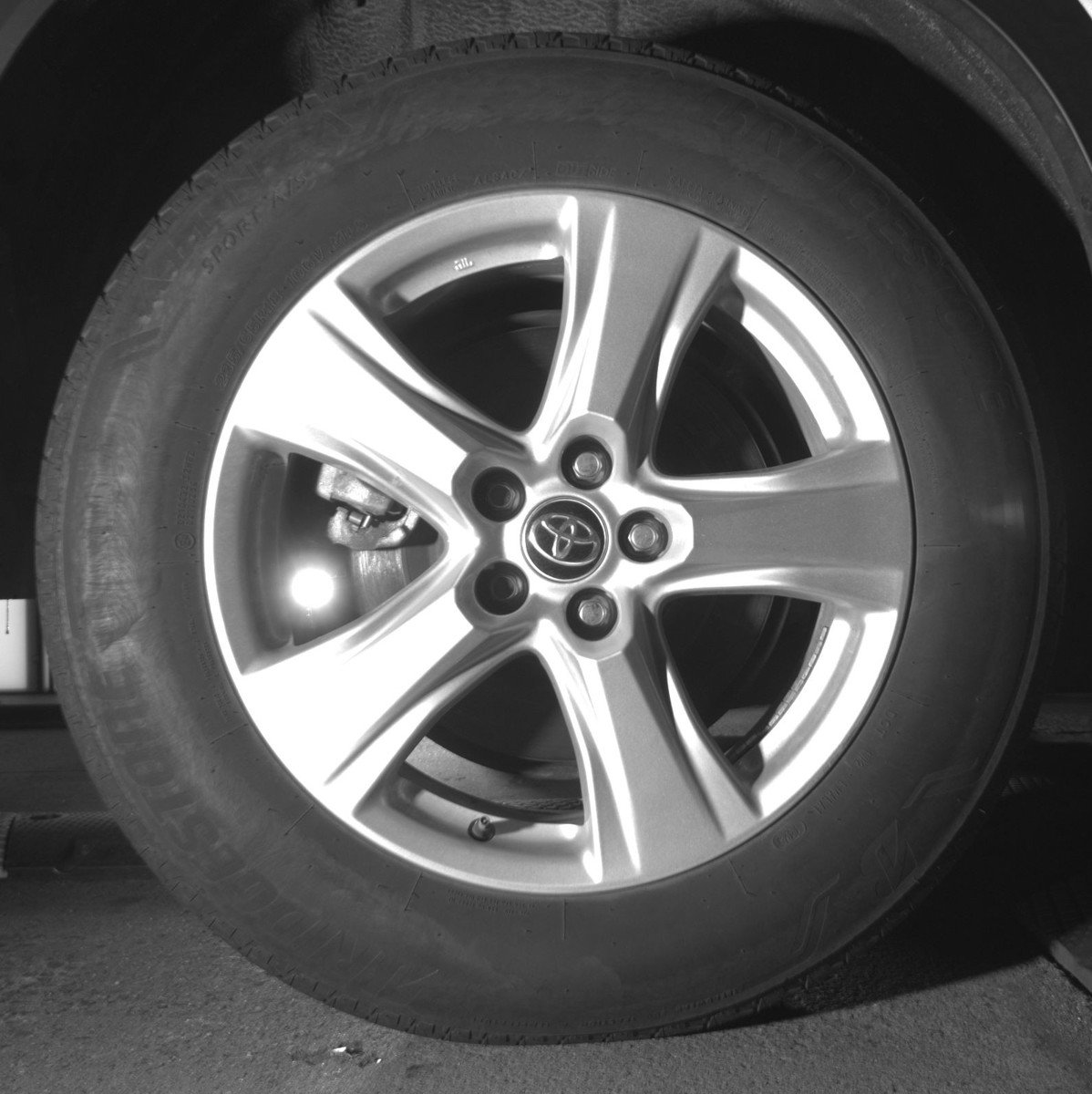 Used 2025 Toyota Highlander LE FWD image 12