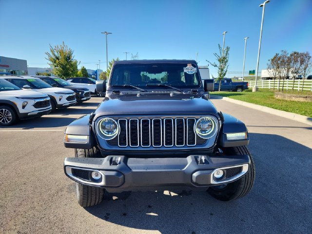 Used 2025 Jeep Wrangler Unlimited Sahara AWD/4WD image 2