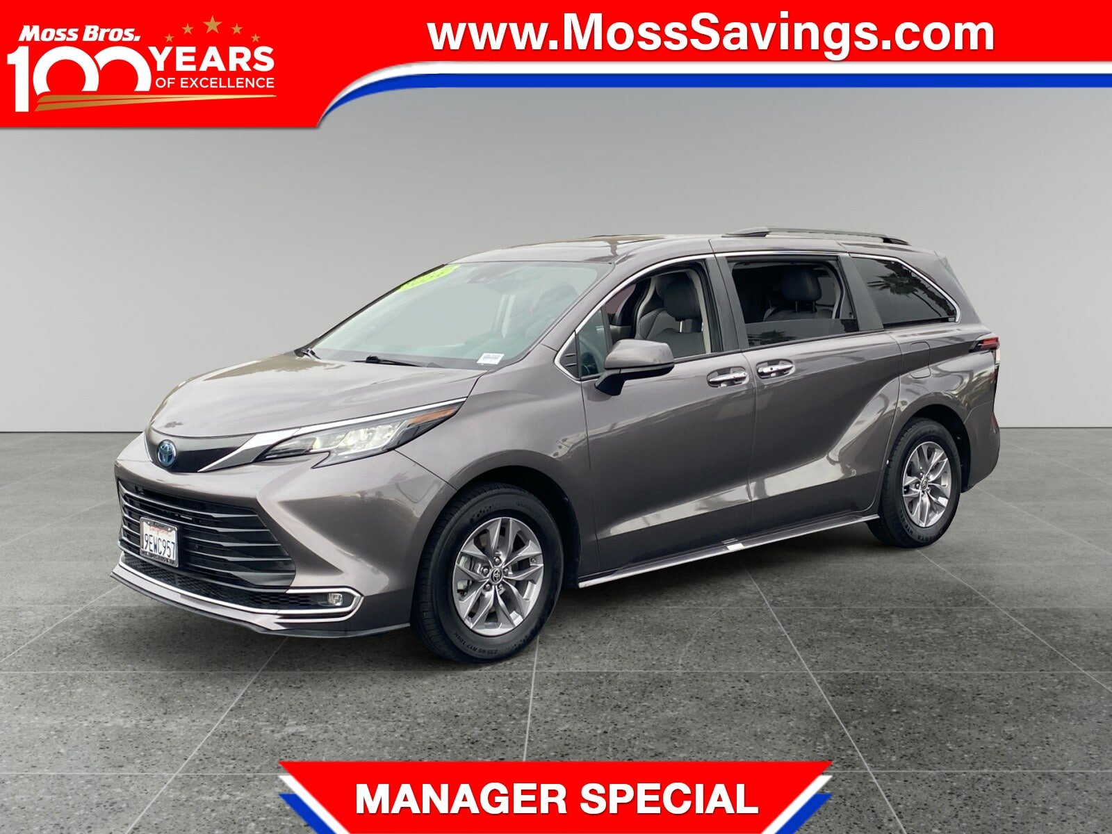 Used 2023 Toyota Sienna XLE FWD image 1