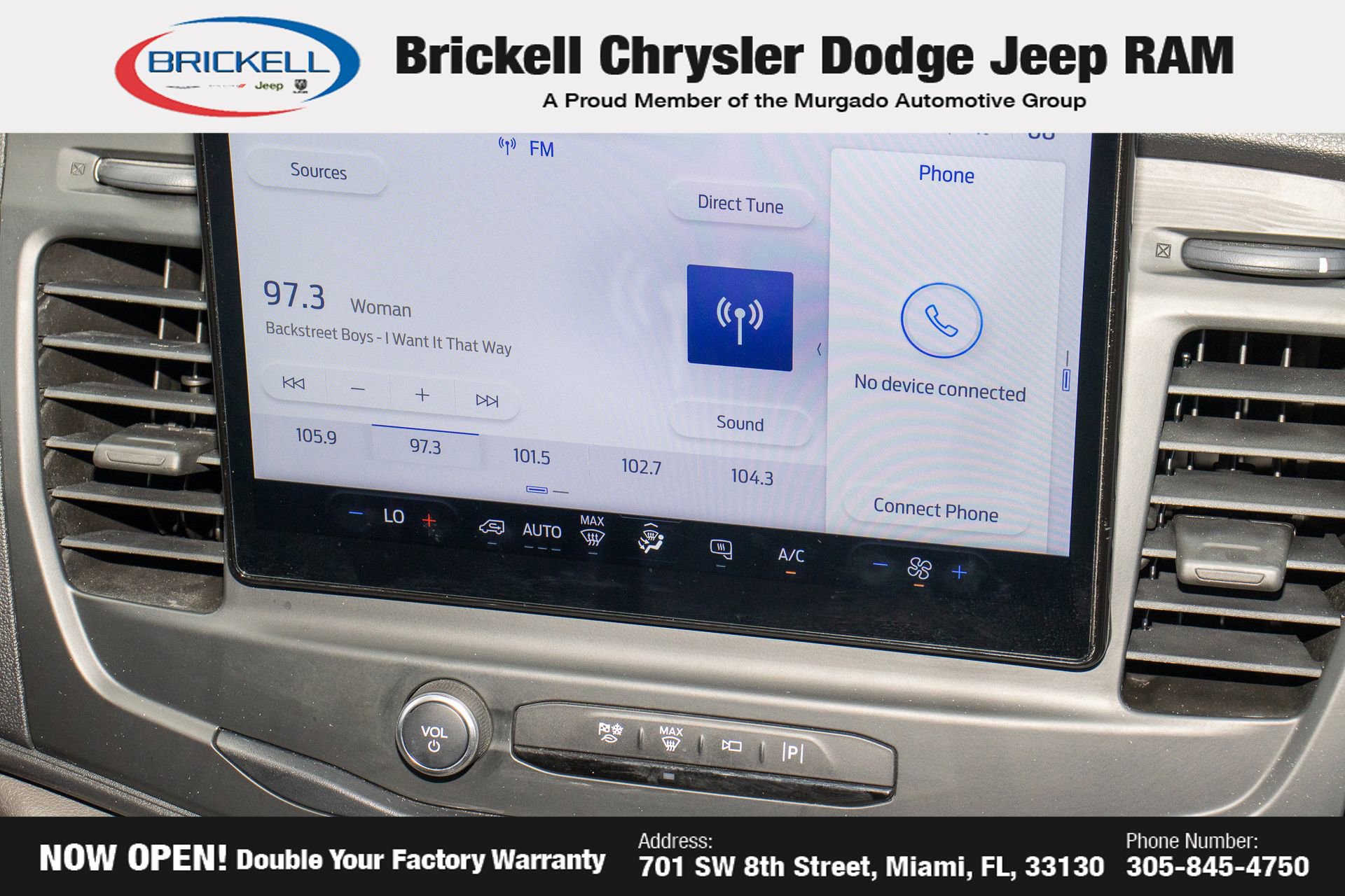 Used 2023 Ford E-Transit Medium Roof image 18