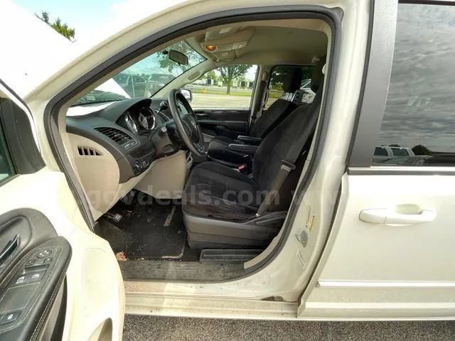 Used 2013 Dodge Grand Caravan SE FWD image 14