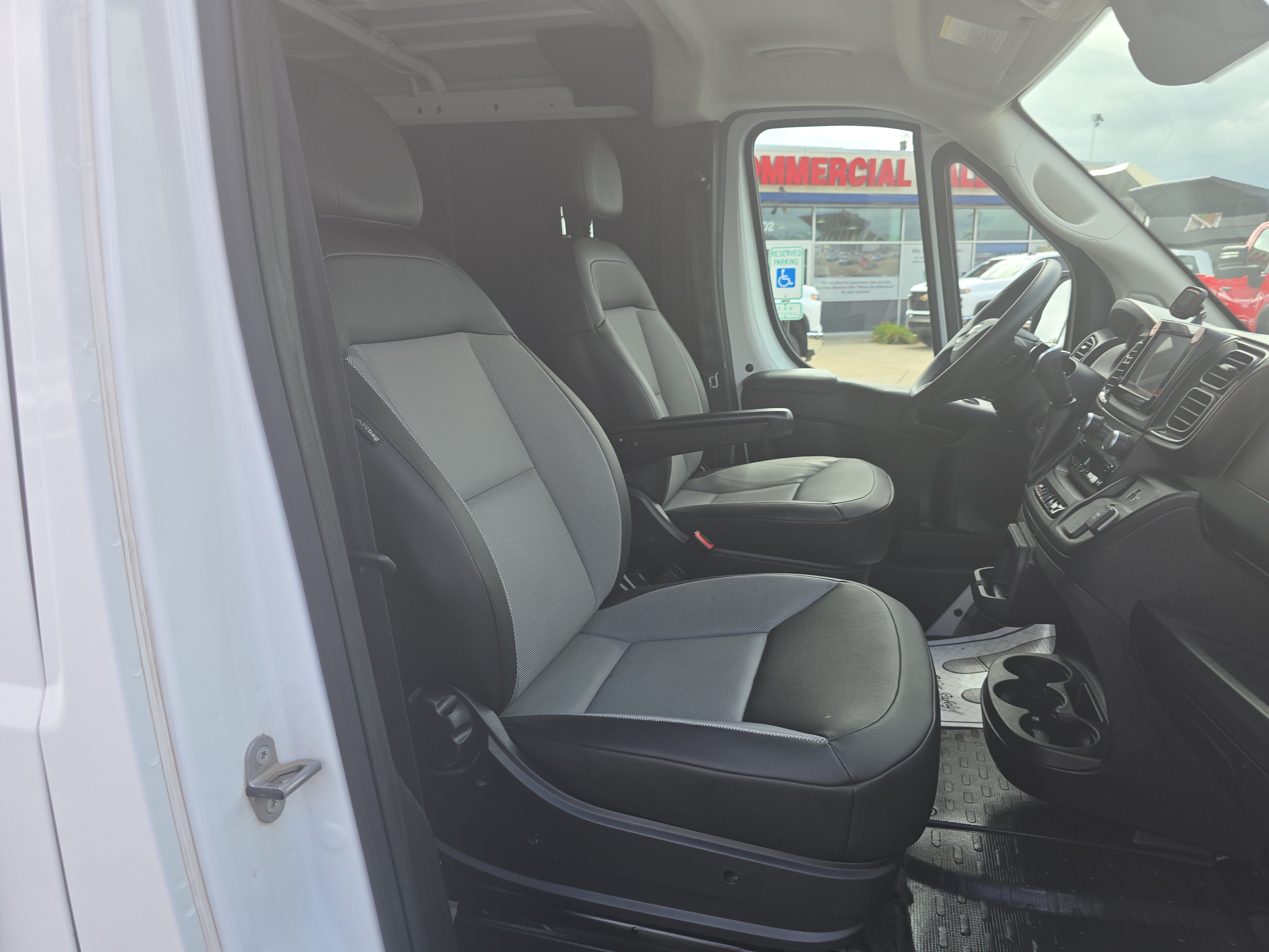 Used 2025 RAM ProMaster 2500 w/ Convenience Group FWD image 5