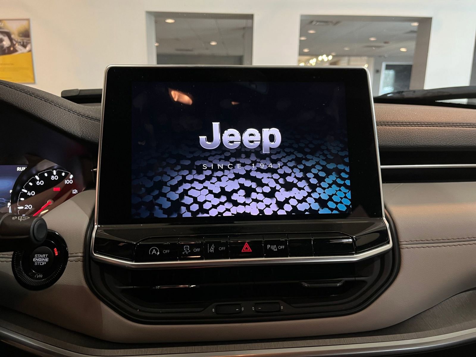 Used 2025 Jeep Compass Limited image 20