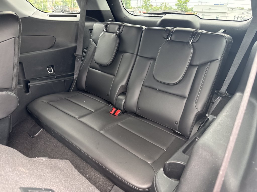Used 2024 Ford Explorer XLT w/ Equipment Group 202A AWD/4WD image 19