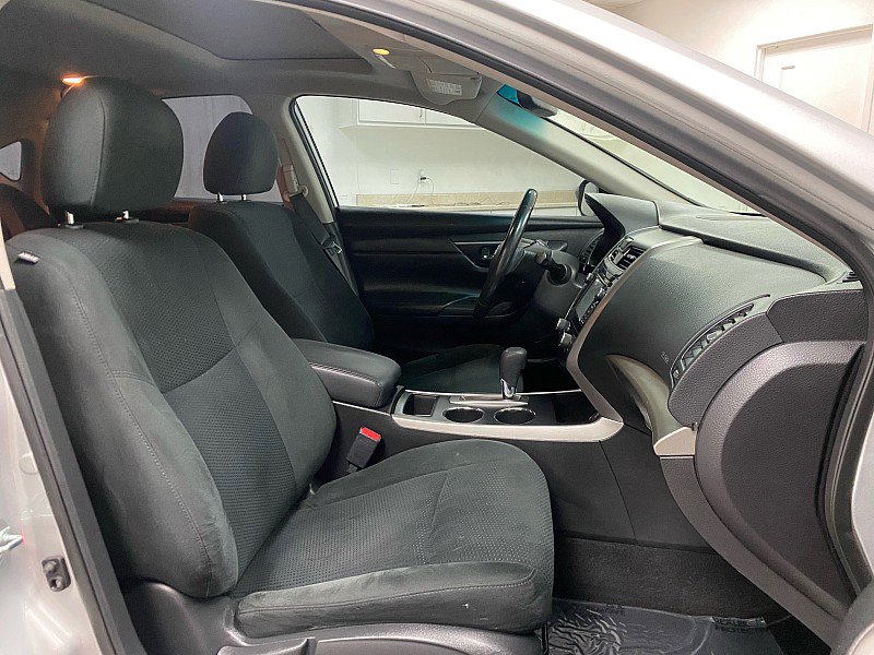 Used 2015 Nissan Altima 2.5 SV w/ Convenience Package image 14