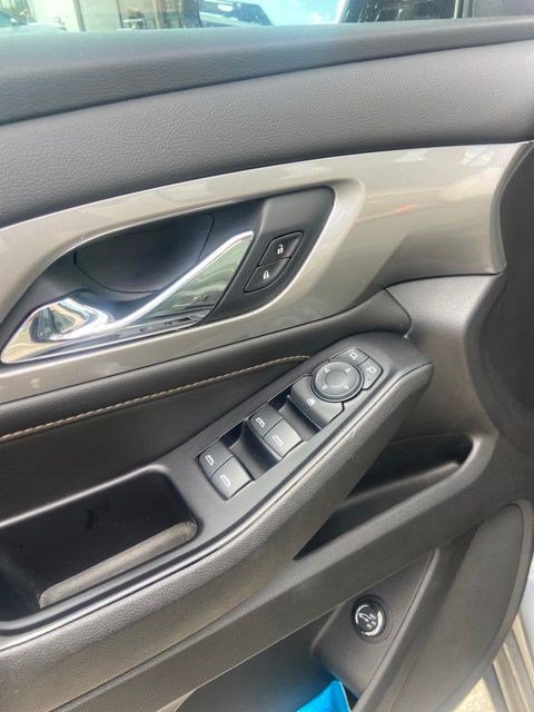 Used 2018 Chevrolet Traverse LT FWD image 11