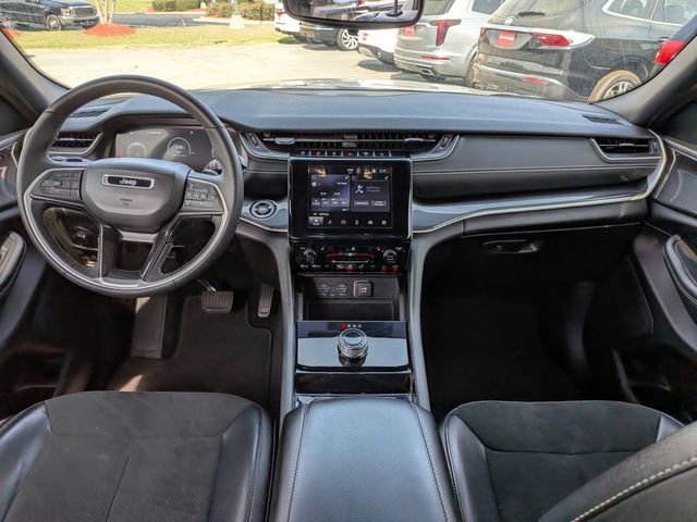 Used 2023 Jeep Grand Cherokee L Laredo image 16