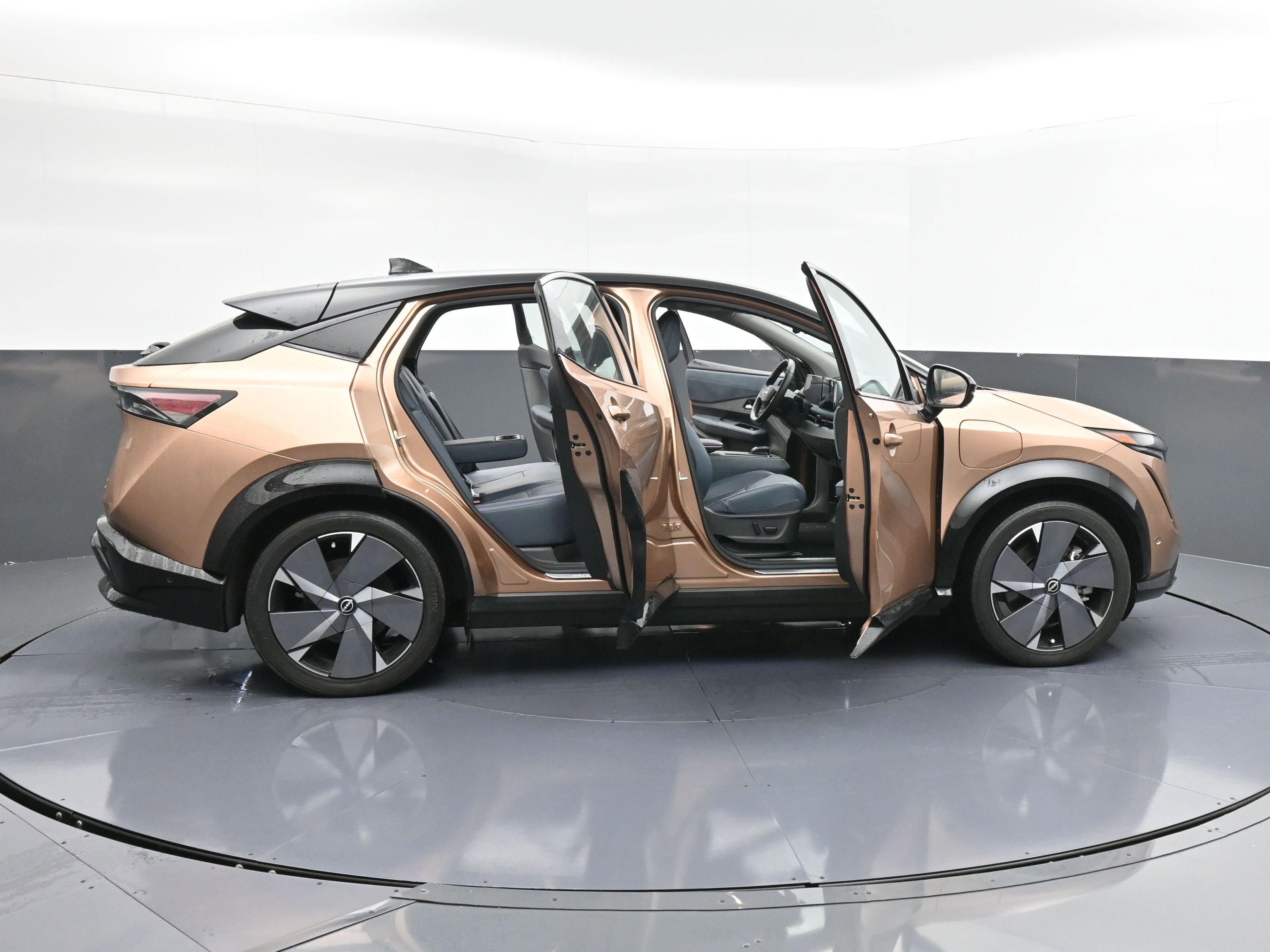 Used 2023 Nissan Ariya image 36