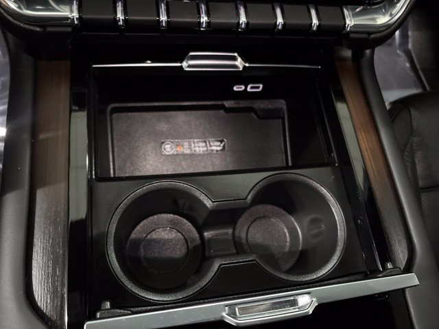 Used 2026 GMC Yukon Denali w/ Advanced Technology Package AWD/4WD image 23