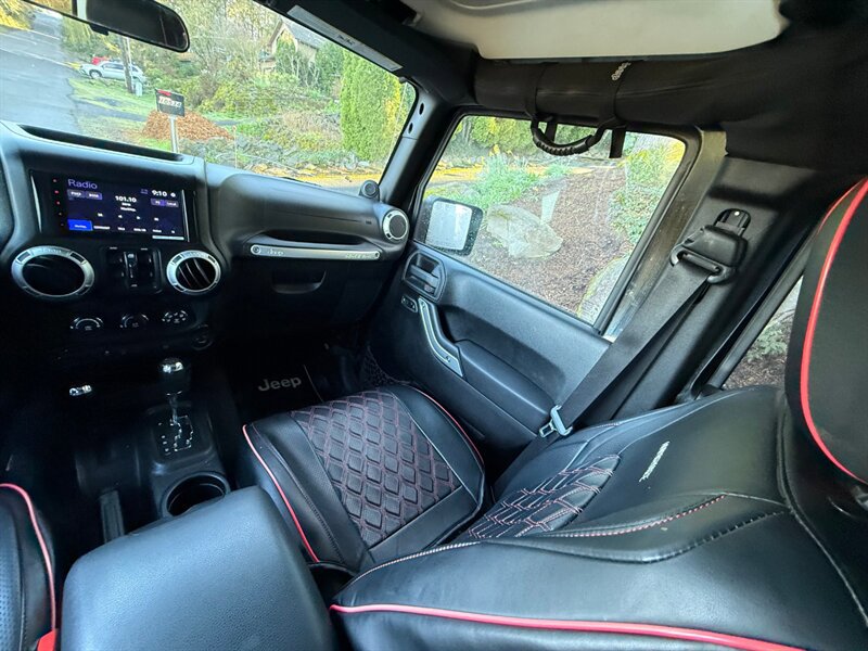 Used 2012 Jeep Wrangler Unlimited Sahara AWD/4WD image 17