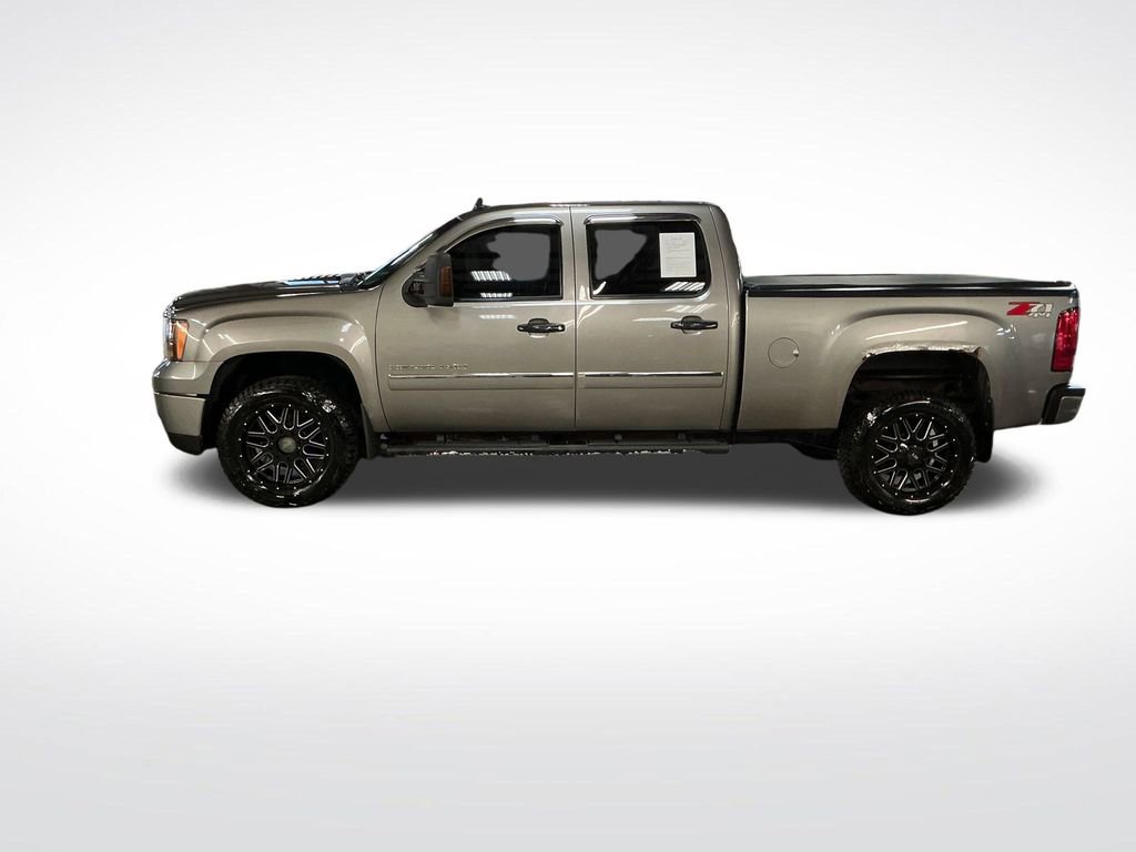 Used 2013 GMC Sierra 2500 Denali w/ Suspension Package, Off-Road AWD/4WD image 2