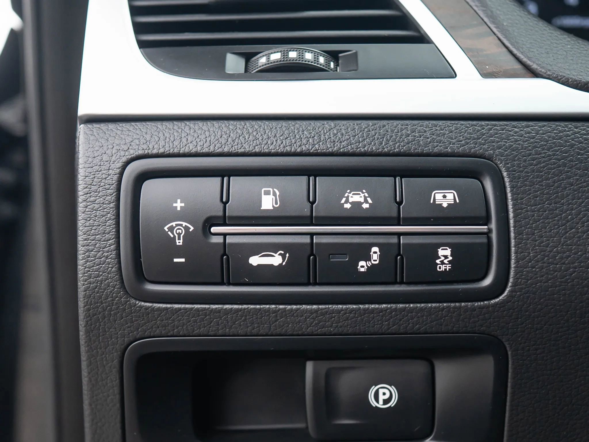 Used 2015 Hyundai Genesis 3.8 w/ Option Group 04 image 42