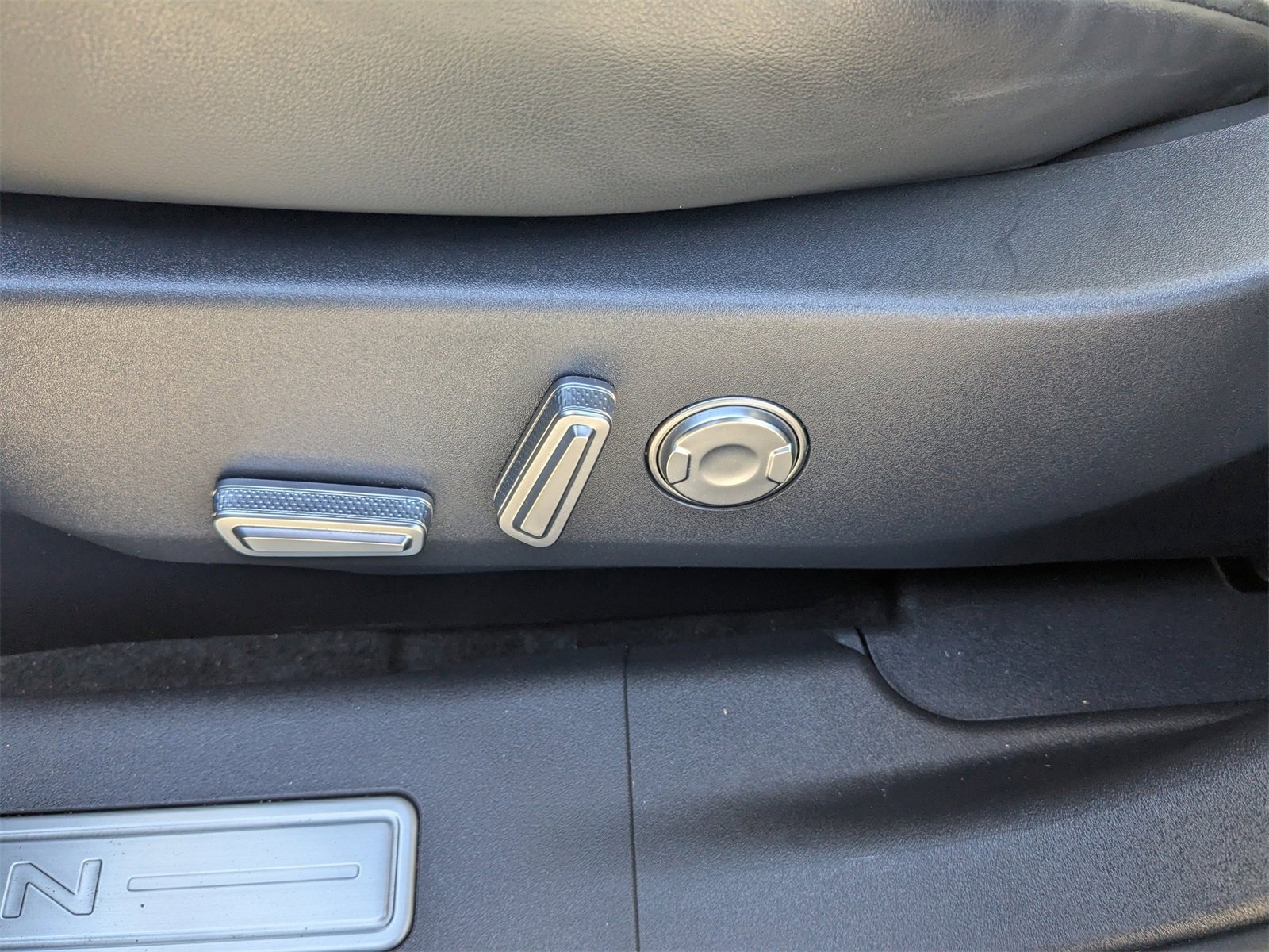 Used 2024 Lincoln Nautilus Reserve w/ Jet Appearance Package (87T) image 21