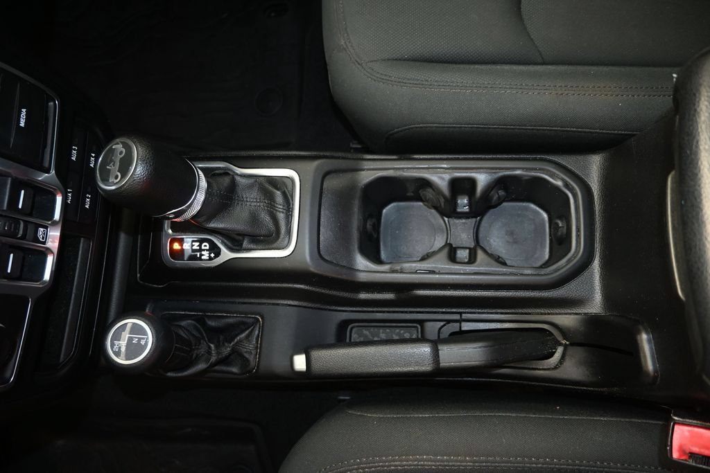 Used 2018 Jeep Wrangler Unlimited Sport S AWD/4WD image 18