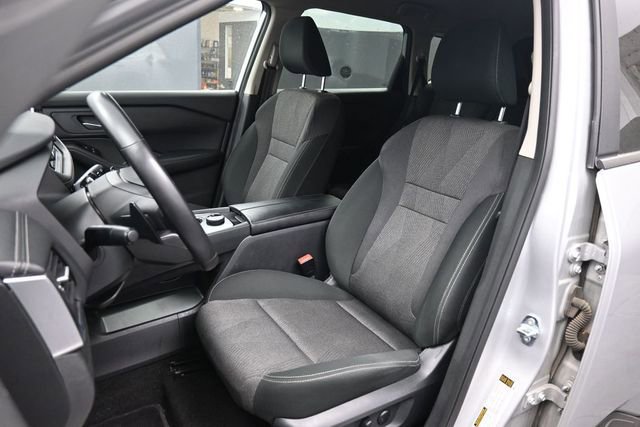 Used 2025 Nissan Rogue SV AWD/4WD image 19