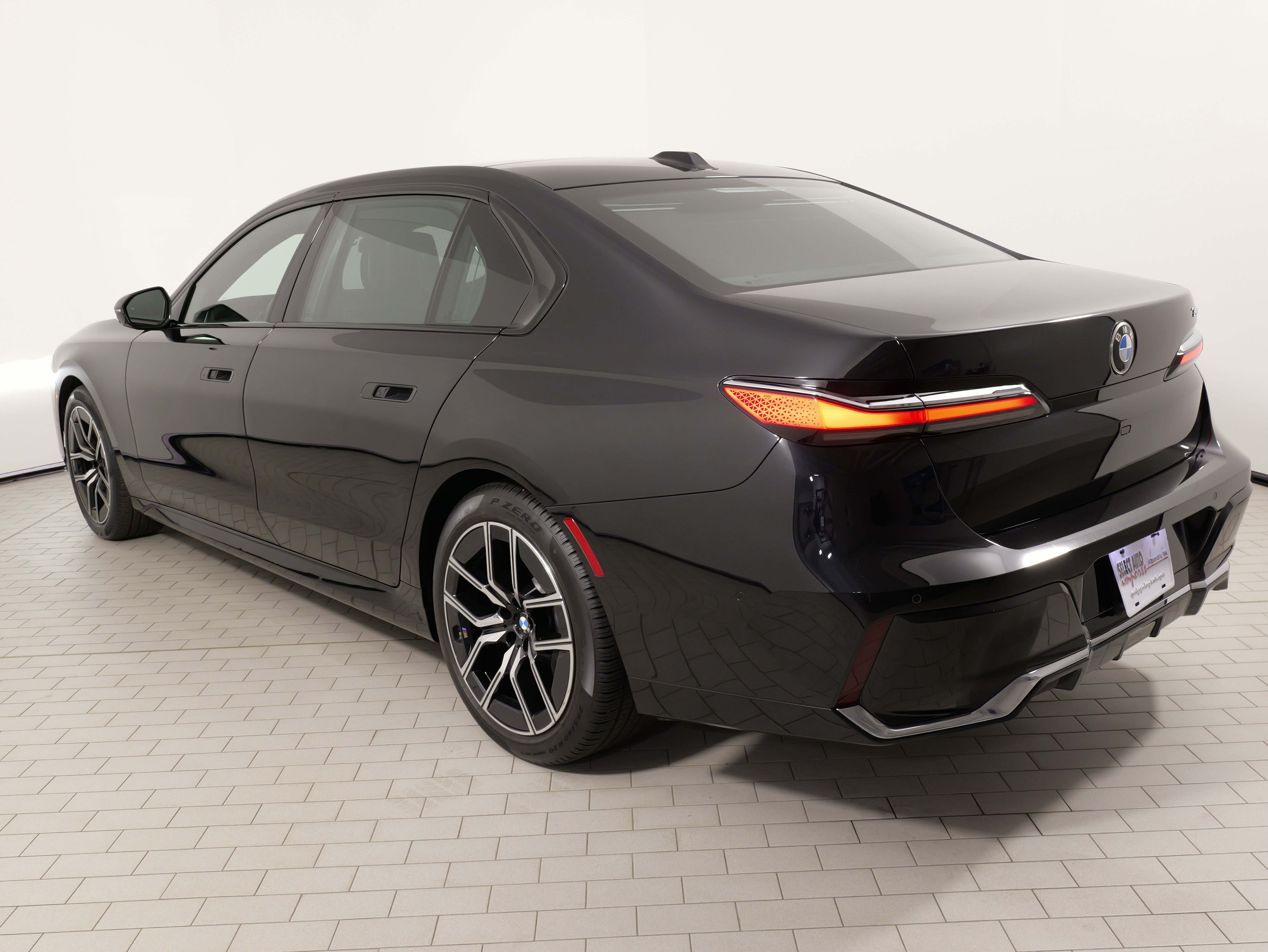 Used 2023 BMW 740i w/ Executive Package RWD image 15