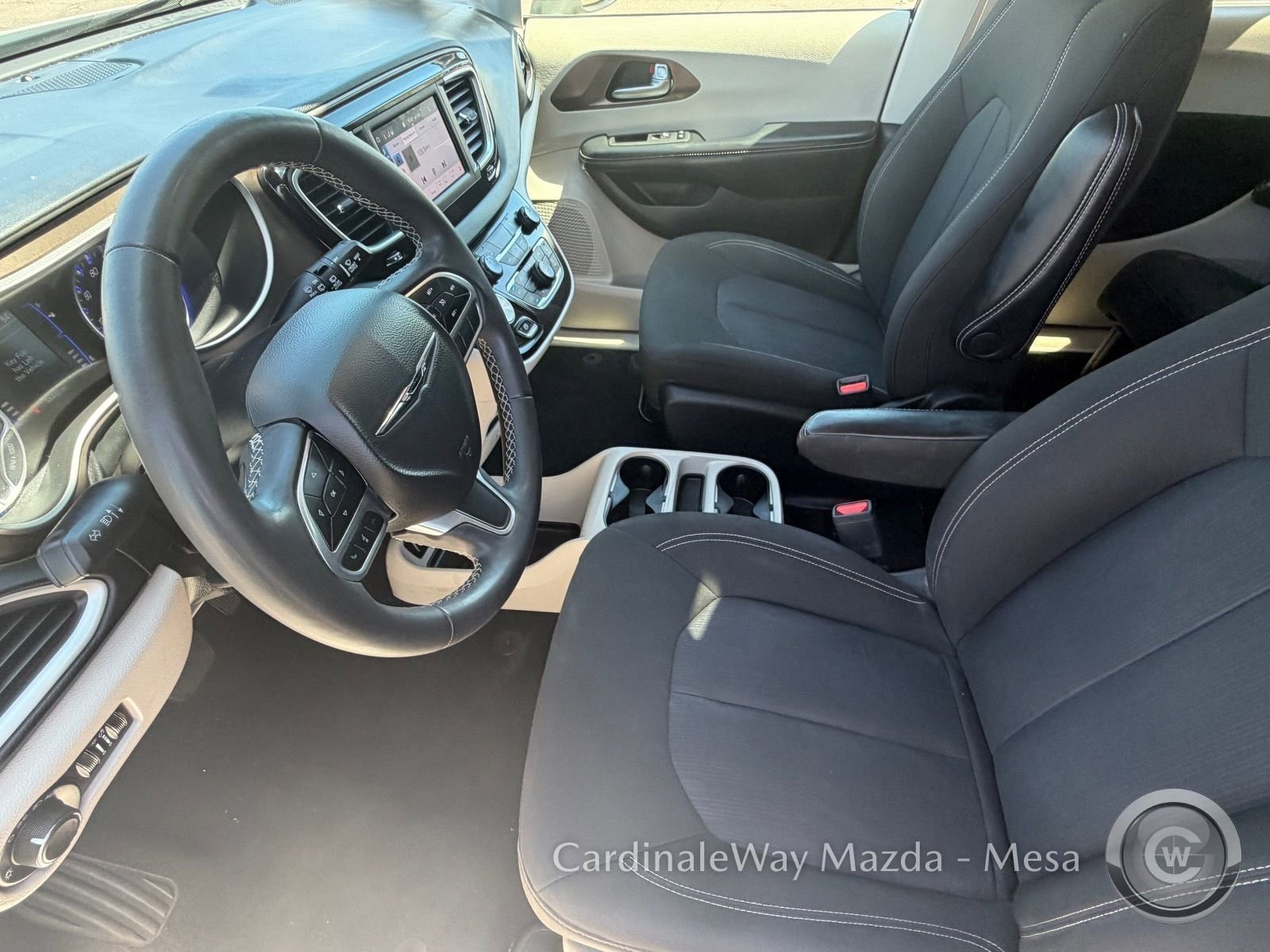 Used 2022 Chrysler Voyager LX image 16