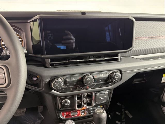 New 2026 Jeep Wrangler Unlimited Rubicon w/ Steel Bumper Group AWD/4WD image 13