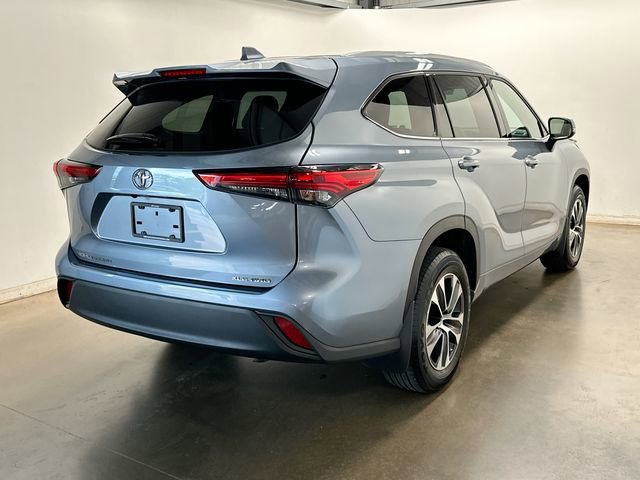 Used 2022 Toyota Highlander XLE AWD/4WD image 36