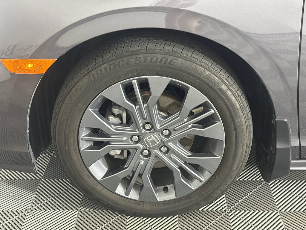 Used 2025 Honda Odyssey Touring image 11