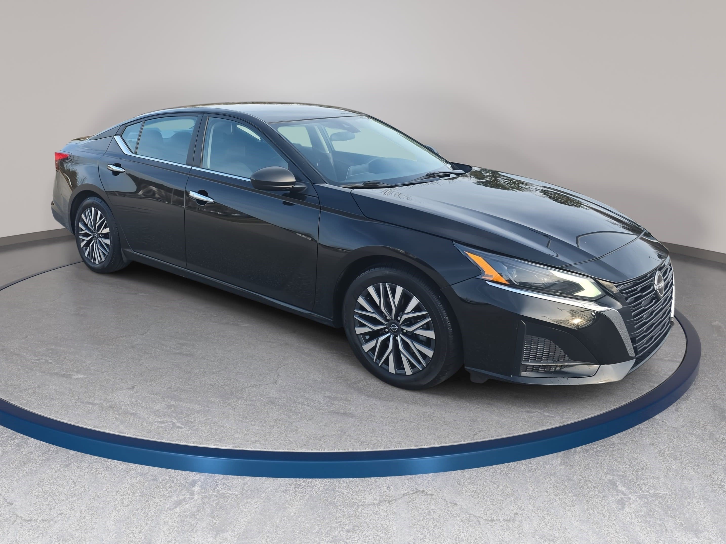 Used 2024 Nissan Altima 2.5 SV image 3