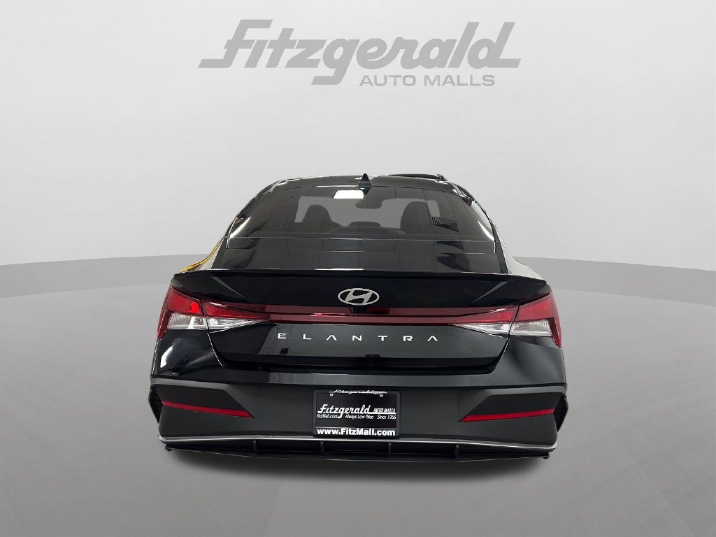 Used 2025 Hyundai Elantra Sport FWD image 5