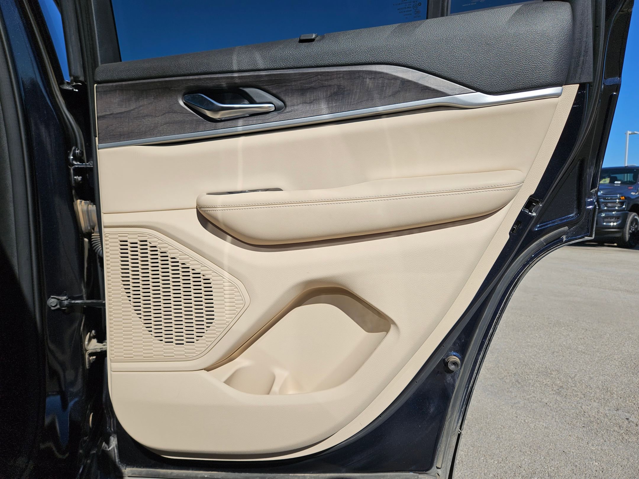 Certified 2024 Jeep Grand Cherokee Limited w/ Luxury Tech Group II image 26