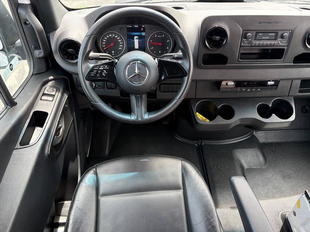 Used 2025 Mercedes-Benz Sprinter 2500 image 4