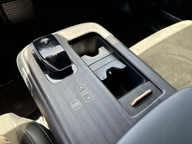 Used 2024 Nissan Ariya AWD image 38