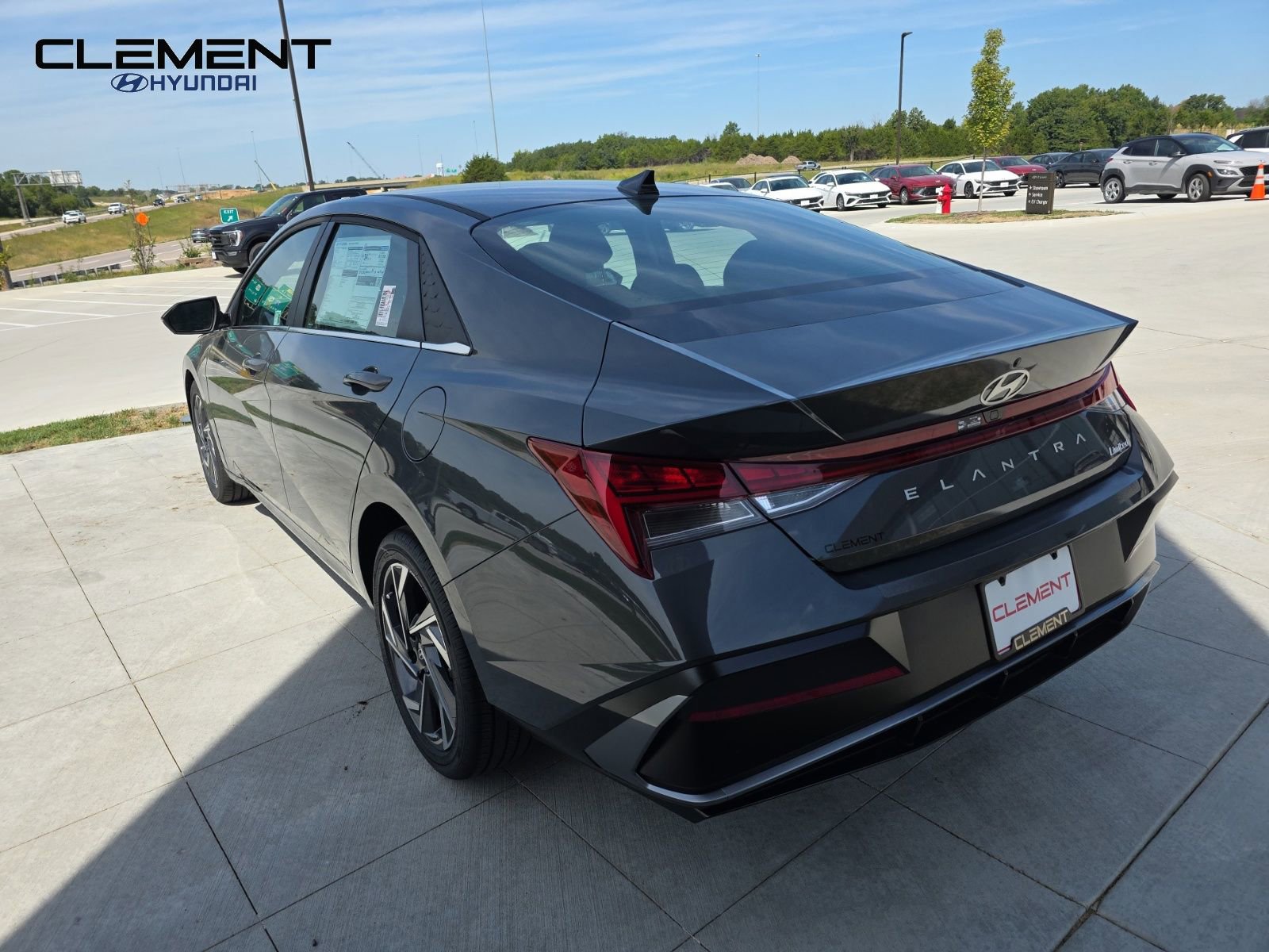 New 2025 Hyundai Elantra Limited image 8