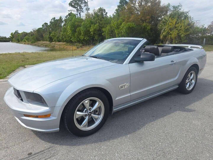 Used 2006 Ford Mustang GT Premium image 2