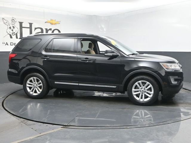 Used 2017 Ford Explorer XLT FWD image 1