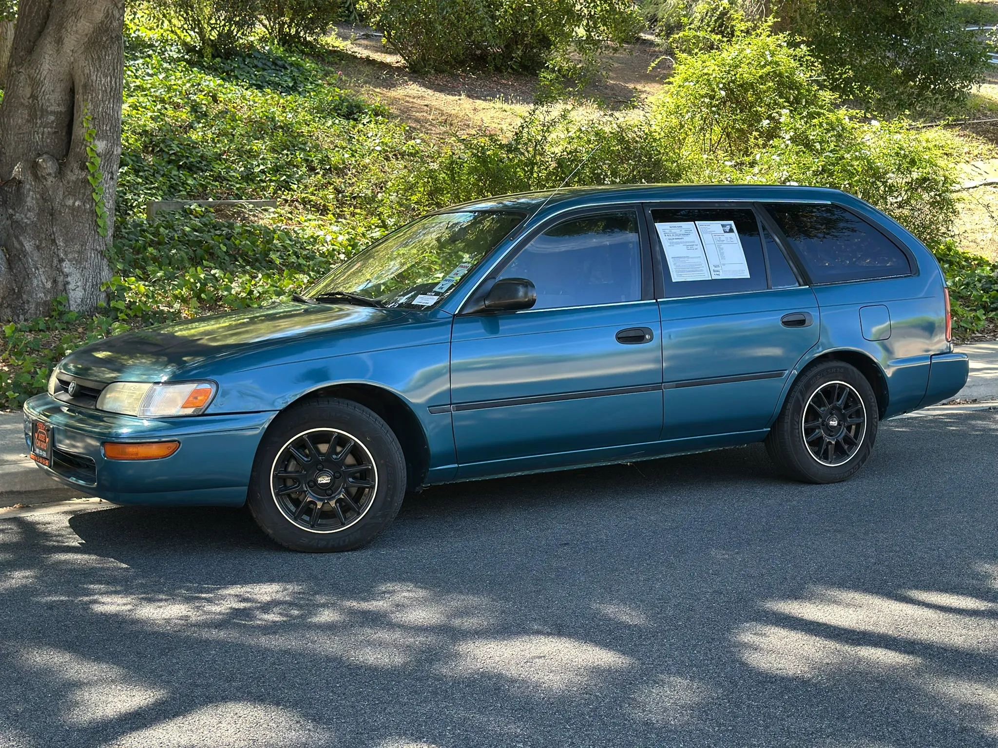 Used 1995 Toyota Corolla DX FWD image 1