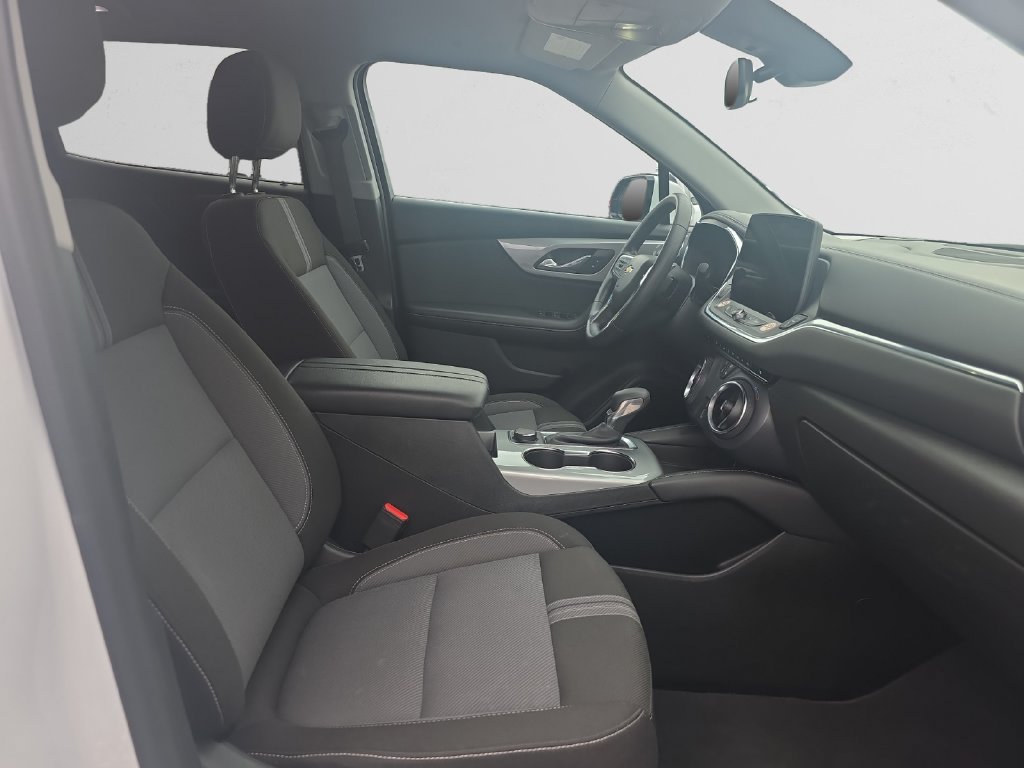 Used 2025 Chevrolet Blazer LT AWD/4WD image 16