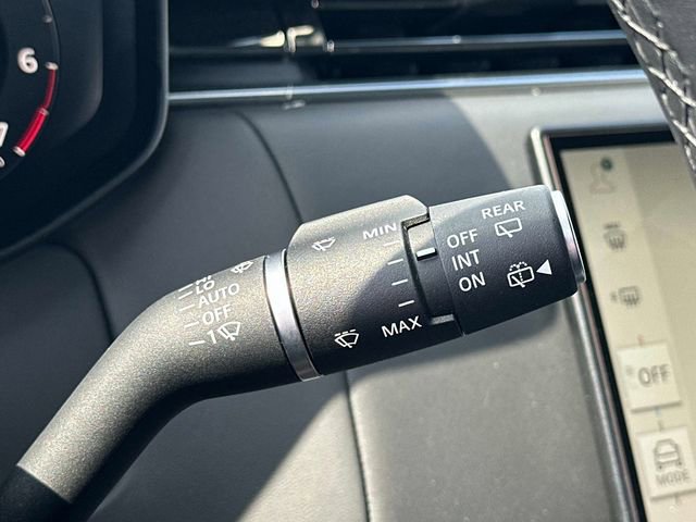 Used 2024 Land Rover Range Rover Autobiography image 9
